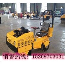 山東雙鋼輪壓路機(jī)真是好??！鼎誠(chéng)牌壓路機(jī)回頭客多